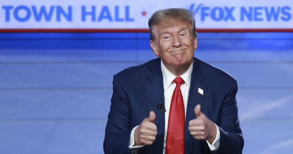 レポート：FOXニュースが重要な市庁舎前でトランプ大統領の不正行為を支援 |出版予定の本によると、トランプ氏は3月にFOXニュースのタウンホールでの質問に事前にアクセスできる権限を与えられていたという。