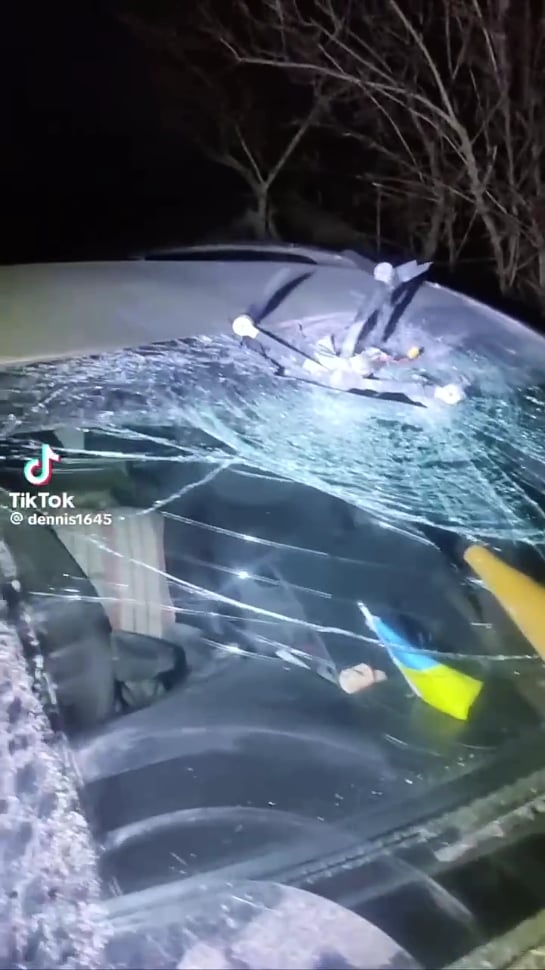 ロシアの無人機が車に衝突したが爆発はしなかった