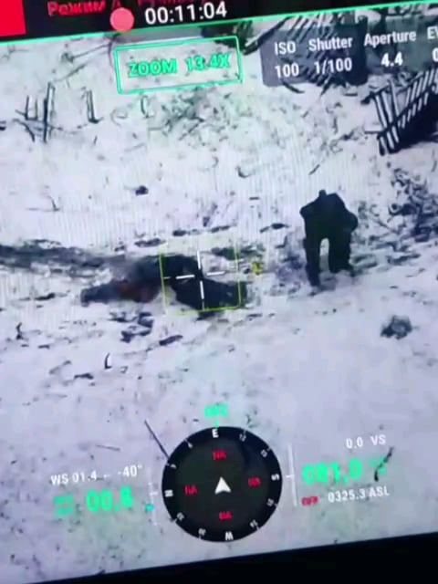ロシアの侵略者は負傷した戦友を引きずるのに飽きて彼を見捨てた