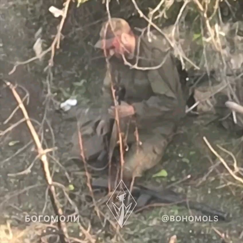 ロシアの侵略者は銃自殺で自らの命を絶つことを選択した。ウクライナ第 63 機械化旅団第 105 大隊「ボホモル」によるビデオ
