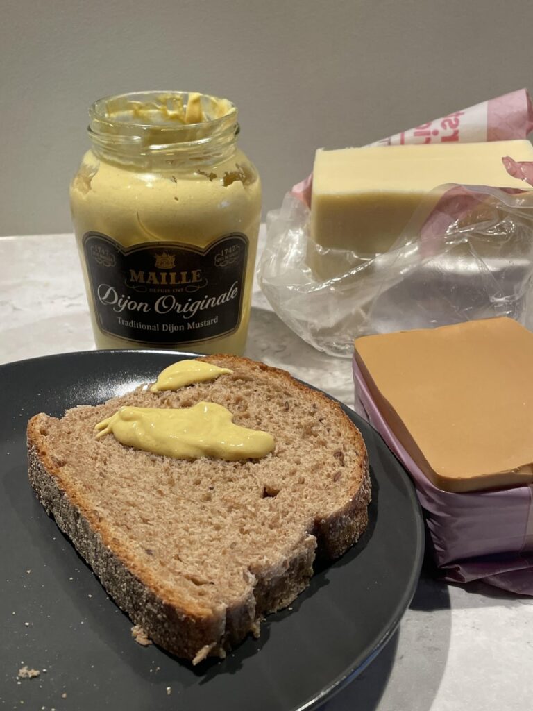 ブルノストとマスタード