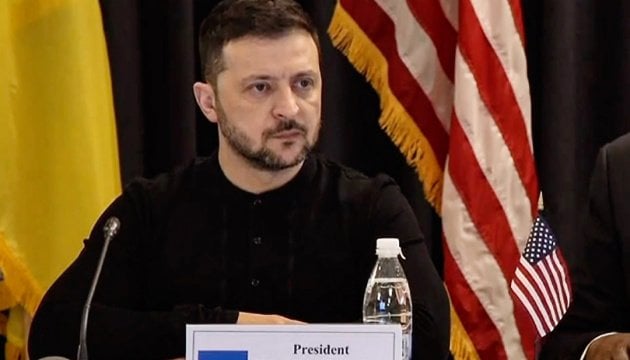 ゼレンスキー氏がドイツのラムシュタイン基地に到着