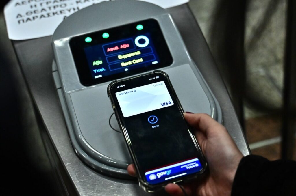 「tap2ride」: 今日からバス、トロリーバス、地下鉄、トラムで銀行カードによる非接触チケット支払いが可能に