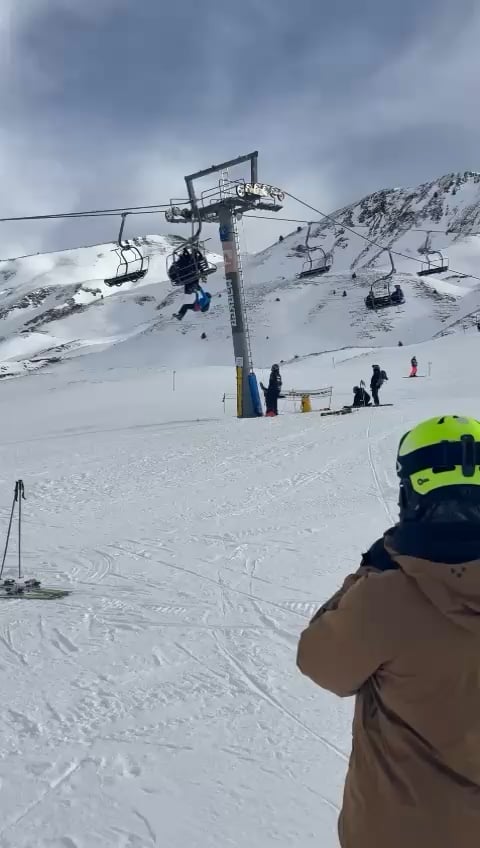 アストゥン駅、ウエスカ
