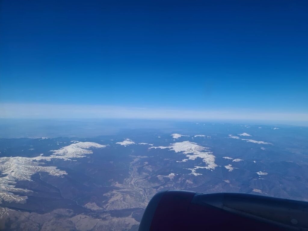 最高峰のラズレットにのみ雪が少しある真冬。場所はBV-Fagarasのほぼ上です。