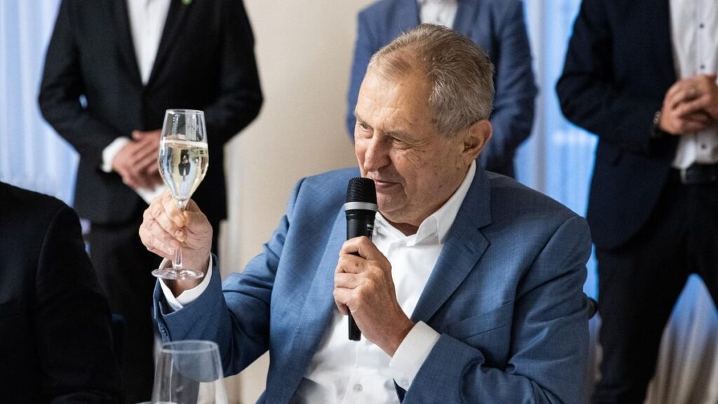 米国はロシアの資金洗浄でミロシュ・ゼマン氏に資金提供した弁護士に制裁を課した