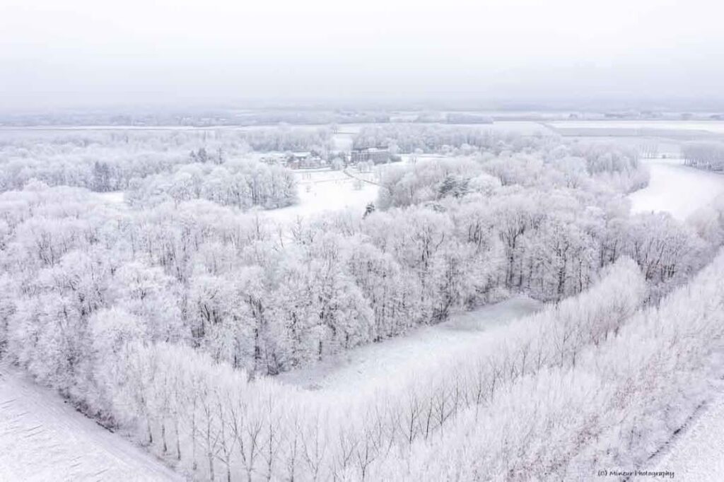 雪に覆われたヘスバイ
