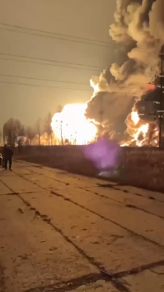 リアザン（ロシア）オイルリファイナルアフタードローン攻撃に関するbetiful爆発に関する別の見解