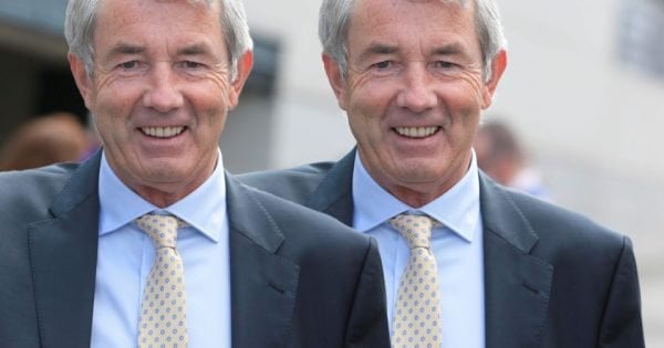 「私は政府の実験でクローン化されました」マイケル・ローリーは「マイケル・ローリーの存在を説明します