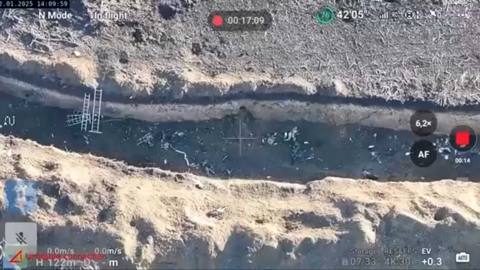 NSFW：ポクロフスク近郊で失敗したロシア軍の攻撃の残骸を食べていた豚が捕獲された