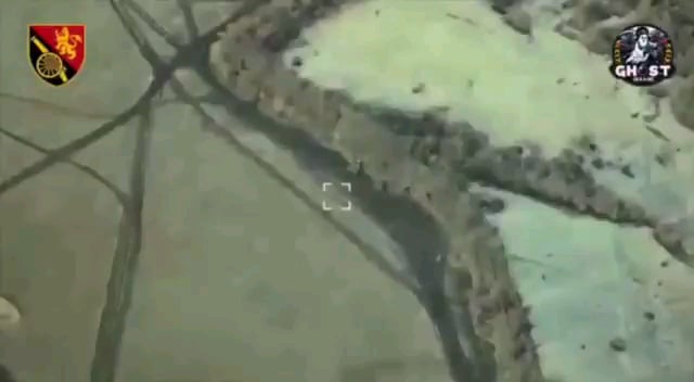 ロシアのBUK(?)防空システムがウクライナの監視無人機によって監視され、クラスター弾で攻撃された。 2025年1月