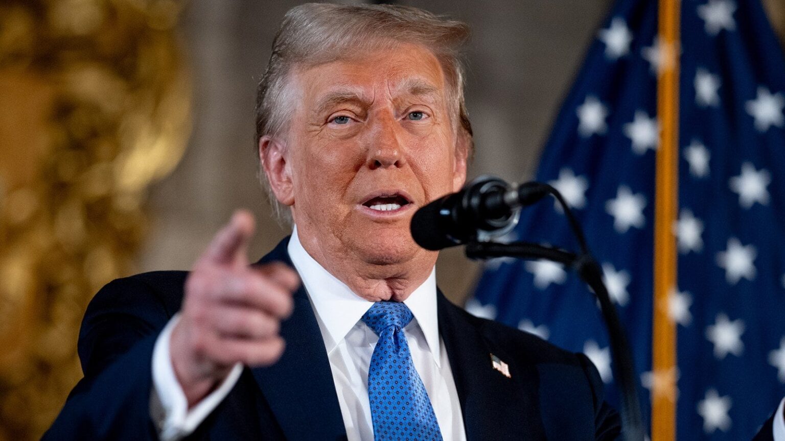 トランプ陣営は誰に投票したかについて公務員らを追及している