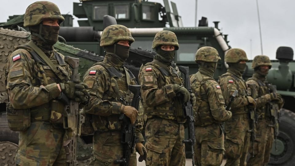 ポーランド、来年兵員増強へ：ポーランド国防省は、2025年に兵員を合計約2万3000人増強する計画を発表した。