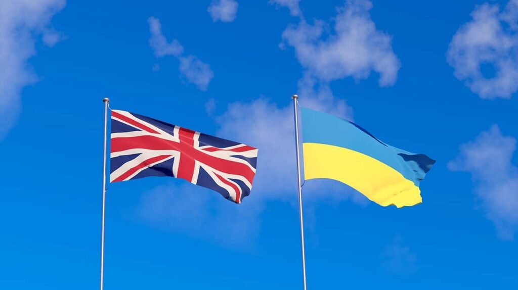 英国は、英国とデンマークの共同資金で開発された新型移動式防空システム「グレイブホーク」15基を2025年末までにウクライナに供給すると約束した。