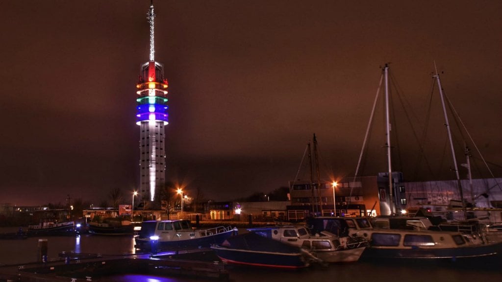 否定的な反応が多すぎるため、LGBTIQ+ の若者のための特別な夜が秘密の場所で開催される