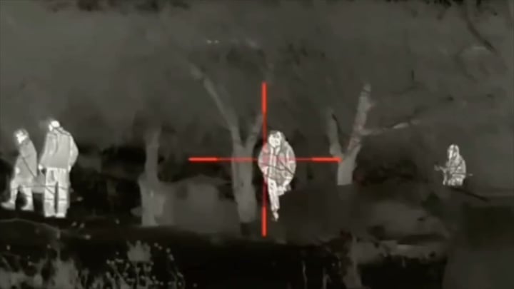 ウクライナの狙撃兵がポクロフスク方向でロシア兵士のグループを待ち伏せする