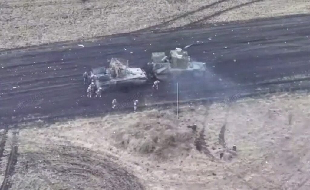 ウクライナ空挺部隊、クルスク州で敵戦車と3両のIFVを破壊