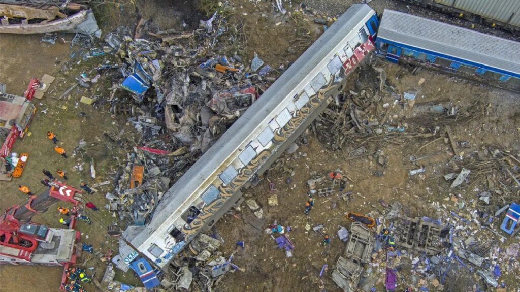 テンピからの信じられない音声ドキュメント - 事故では 30 人が生き残ったが、商用列車の可燃物によって生きたまま焼かれた - iAnatropi.gr