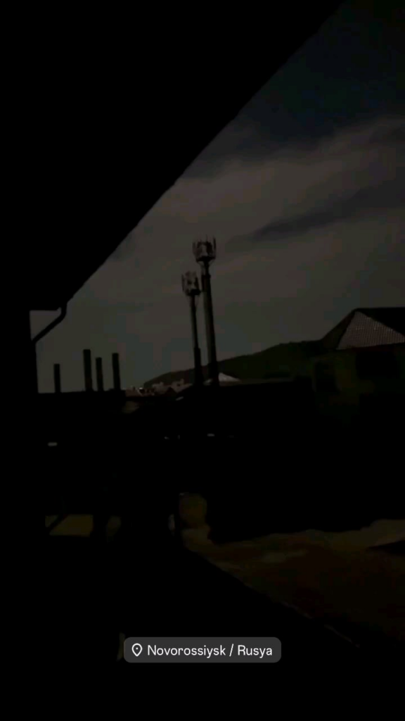 ロシア防空軍はノヴォロシースク（ロシア）で活動しており、地元住民は大爆発を報告した。 2025年1月