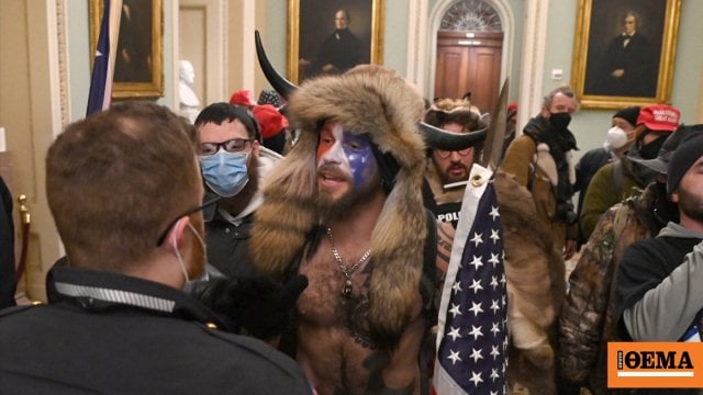 国会議事堂の「シャーマン」が祝う - トランプ大統領が恩赦と再び銃へのアクセス