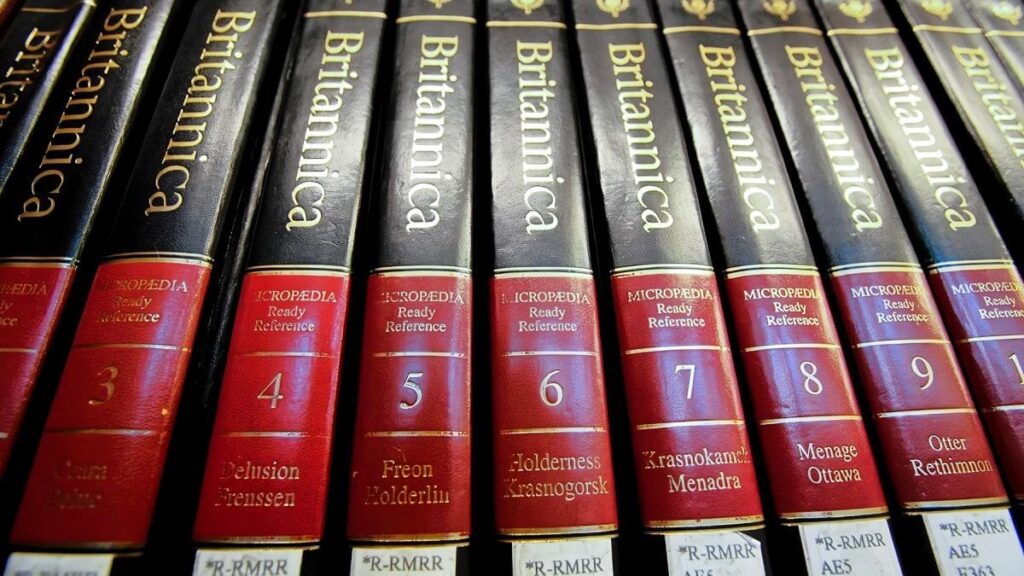 本棚壊す重さが懐かしい ネット普及で廃刊「ブリタニカ百科事典」の会社が華麗に復活：朝日新聞GLOBE＋