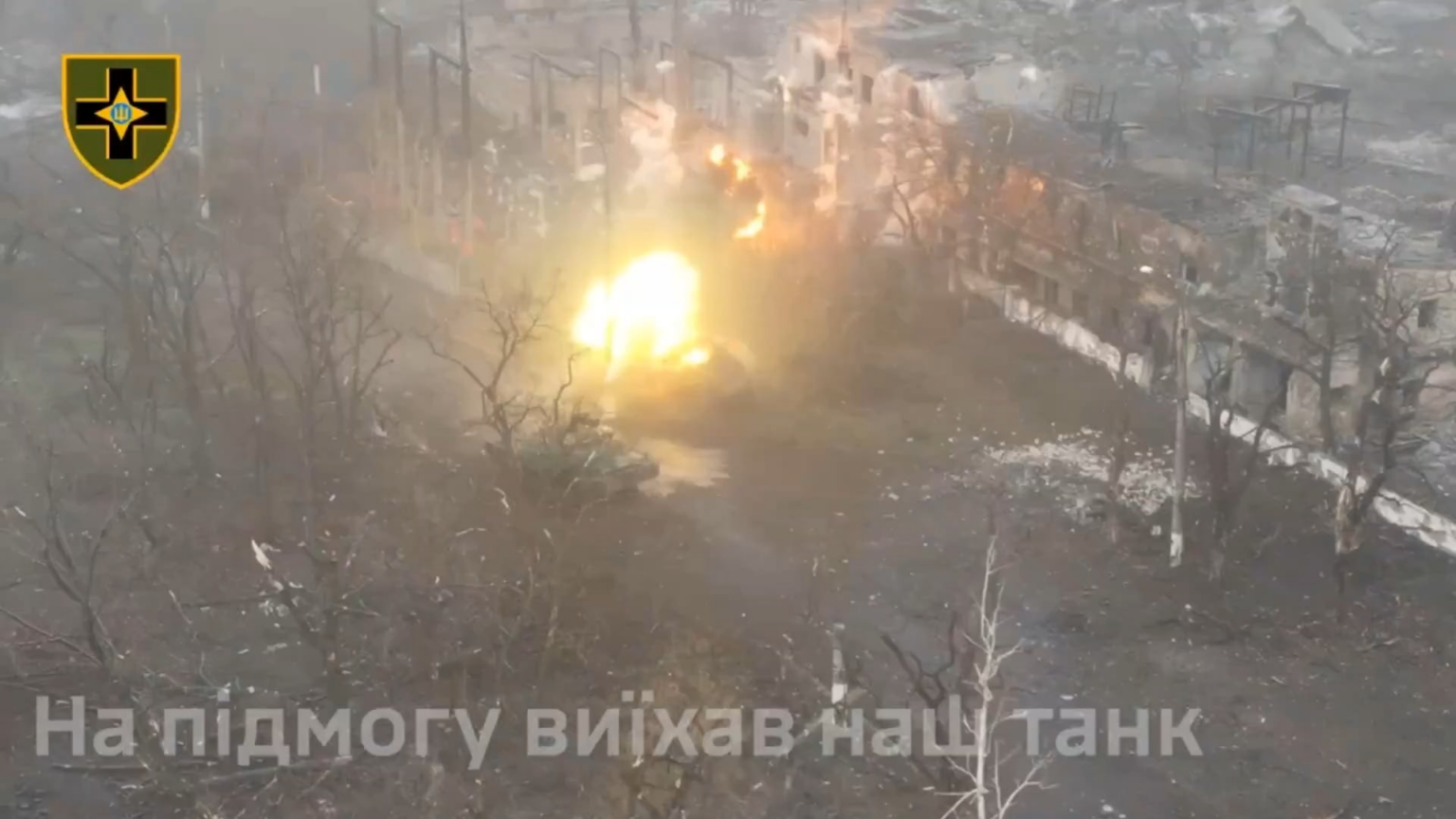 ロシア兵はウクライナの守備隊がいた鉱山に侵入した。熾烈な小火器戦闘が続いた。ウクライナ軍戦車が支援のために到着し、ロシア軍が陣取っていた建物の一部に向けて発砲した。陣地を取り戻し、敵を撃破した。クリムスケ、ドネツク。