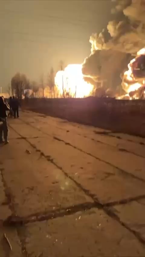ウクライナのセキュリティサービスと特殊作戦部隊のドローンは、ロシア軍の供給に関与する多くのロシアの施設を攻撃しました