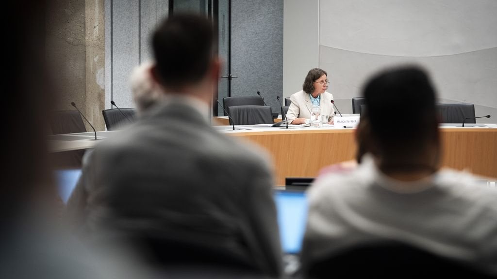 閣僚候補の公聴会は一度で中止