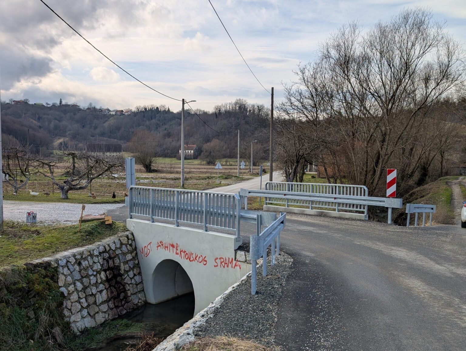 マリヤ・ビストリツァ近くの建築上の恥の橋