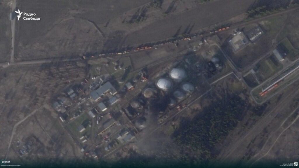 UAV攻撃後のロシアのリスキ石油貯蔵所 - スヴォボダ放送が公開した今日の衛星画像