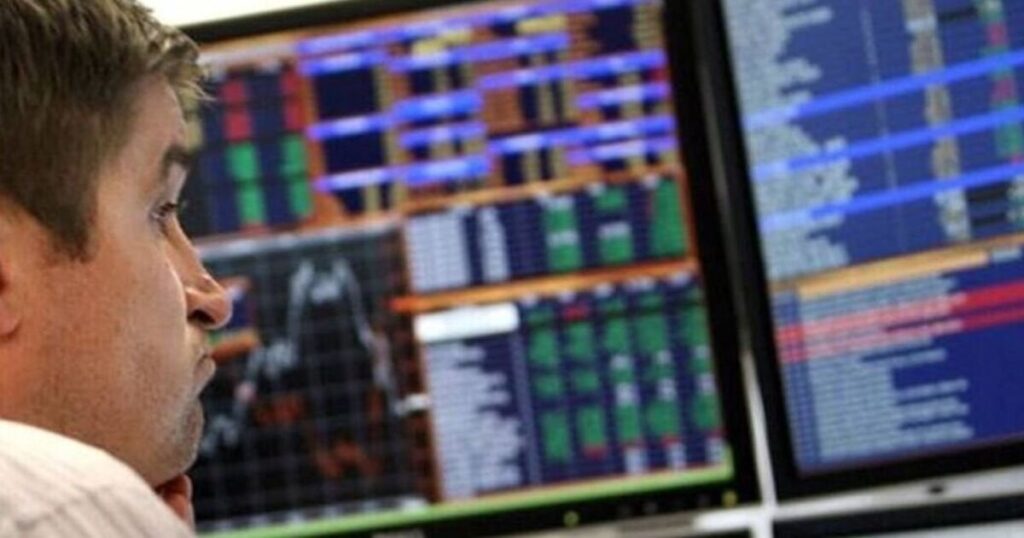 ウラジーミル・プーチン大統領、金利急騰と食料価格高騰の中、ロシアの銀行口座凍結と食料配給を検討
