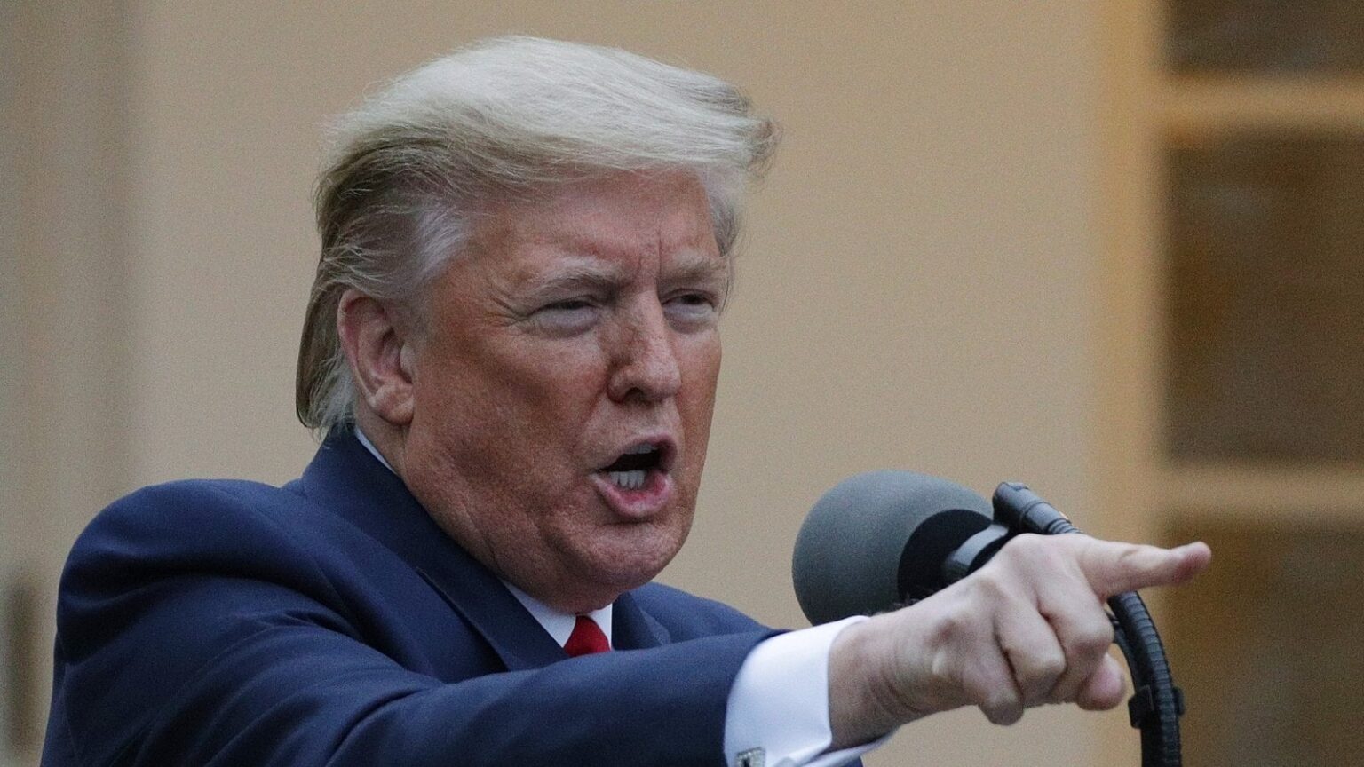トランプの命令レビューとしてのアイルランドの国境を越えた援助への恐怖