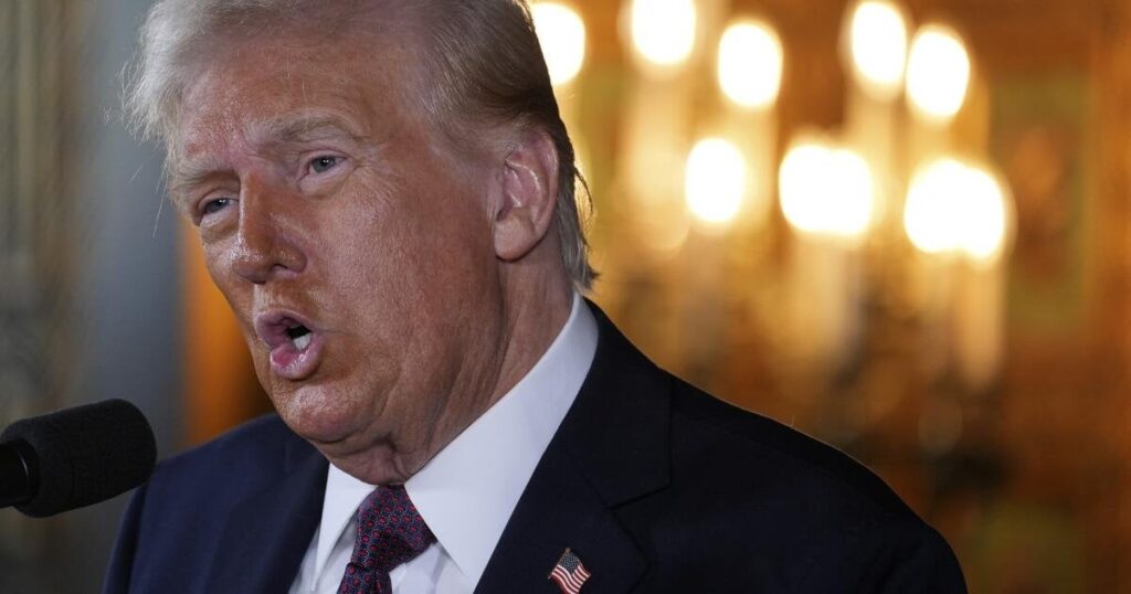 コラム: ロサンゼルスが燃え上がる中、トランプ大統領が口を撃ち抜く。消火栓に関する彼の主張は根拠がない