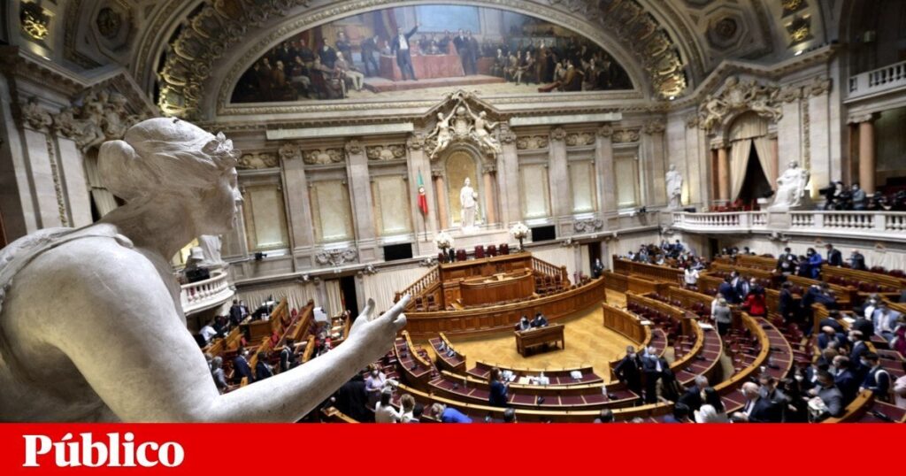 議会は、結婚する最低年齢として18歳を承認します