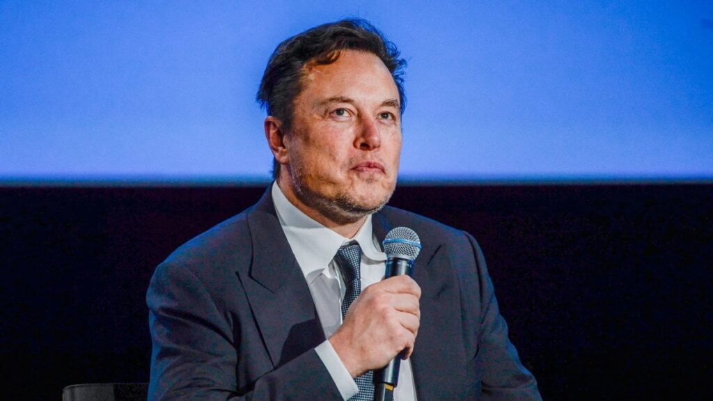 エロン・マスクは、米国政府機関の内部の仕組みを管理していると伝えられています