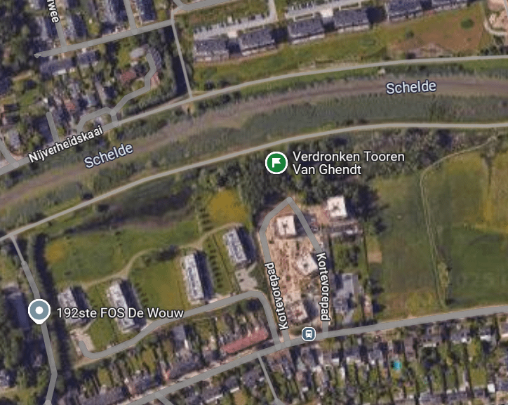 ゲントブルージュの沼地の真ん中にあるこの奇妙な建物は何ですか?それに関する情報は見つかりません。コルテボレパッドで！残念ながら現場の写真はありません。