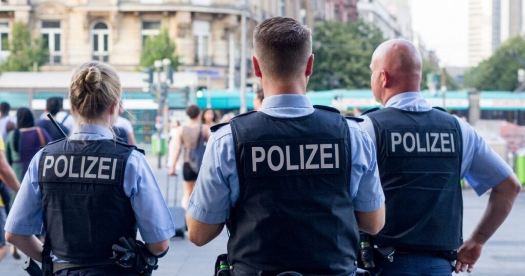 ドイツの3人のシリア人に刺された18年間のルーマニア人。若い男は病院で深刻な状態にあります