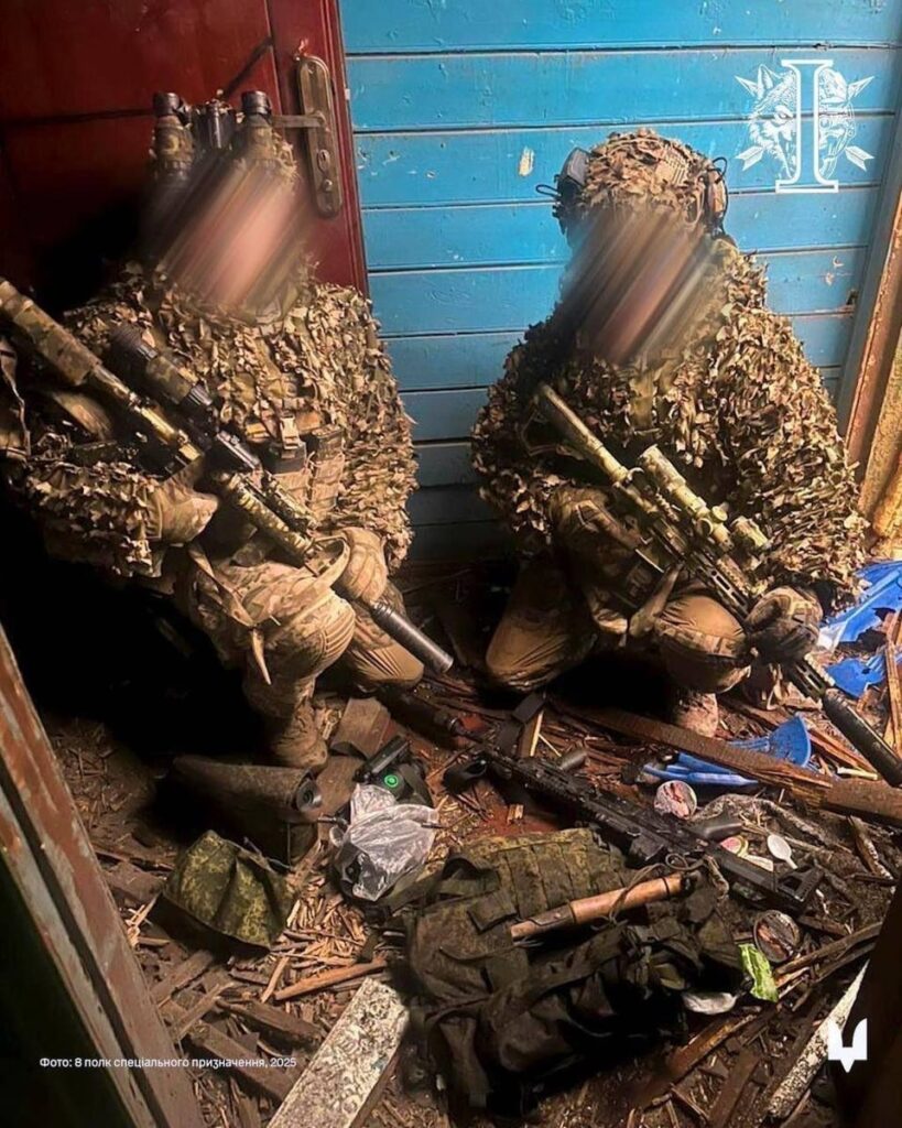 Kursk Oblast-第8 SOF連隊のオペレーターは、7人のロシア兵と2人の北朝鮮人を排除し、さらに負傷しました。ウクライナ人は捕獲された：保護装置、レンジファインダーDL-5、サーマルサイト「1PN139-1」。 1P87の視力、通信機器、およびドキュメントを備えたAK-12。