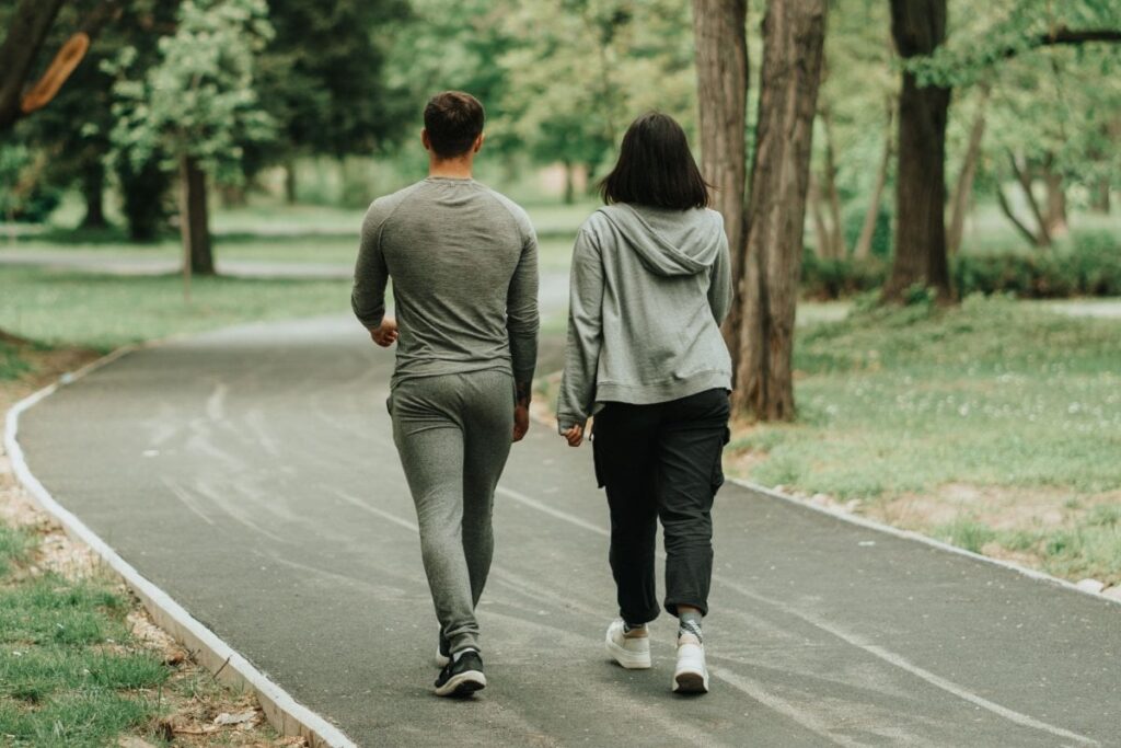 「おなら散歩」はなぜ体に良い？ 専門家も認める効果とは