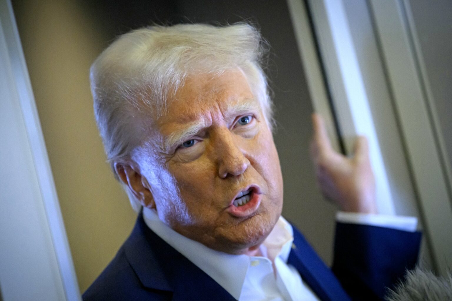 ドナルドトランプは、90,000人近くのIRSエージェントに大きな脅威を発します