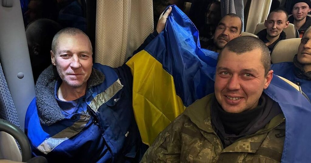 「私たちはロシア兵が私たちの息子を殺したと言われましたが、2年後に写真で息子を目撃しました。」