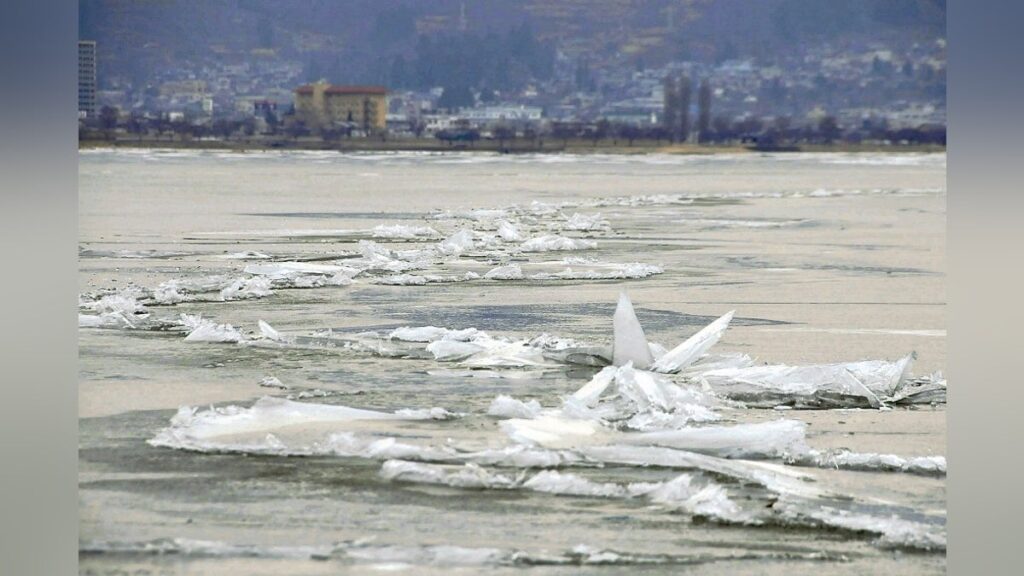 諏訪の「御神渡り」今年こそ…湖面結氷の観察終了まで残り２週間、２０１８年を最後に出現なし