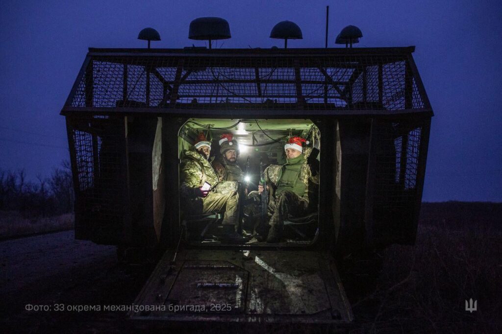 対ドローンケージとドローンジャマーを備えた M113 装甲兵員輸送車 (APC)、ウクライナ軍の第 33 独立機械化旅団所属。