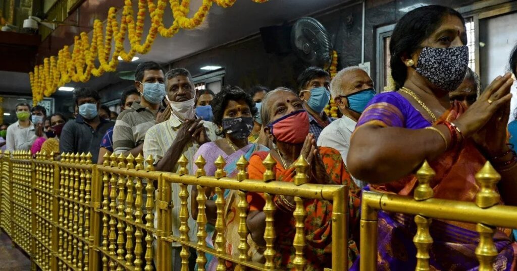 インドのヒンズー教寺院で大乱闘、少なくとも6人死亡