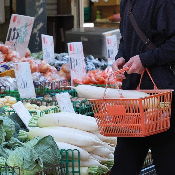 2025年も物価高は止まらない…大手企業「値上げする」48%、庶民を食品値上げが直撃！―「食品」値上げ率18%