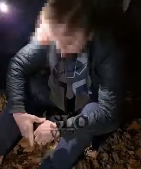 「スローナイツ」は単独で小児性愛者と戦っている。警察が警告「これは違法だ」