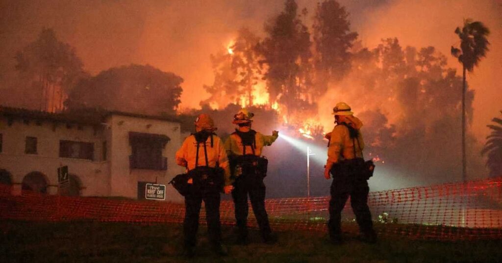 ロサンゼルス山火事、バイデン氏「過去最悪」 鎮圧見えず死者増も 13万人が避難対象