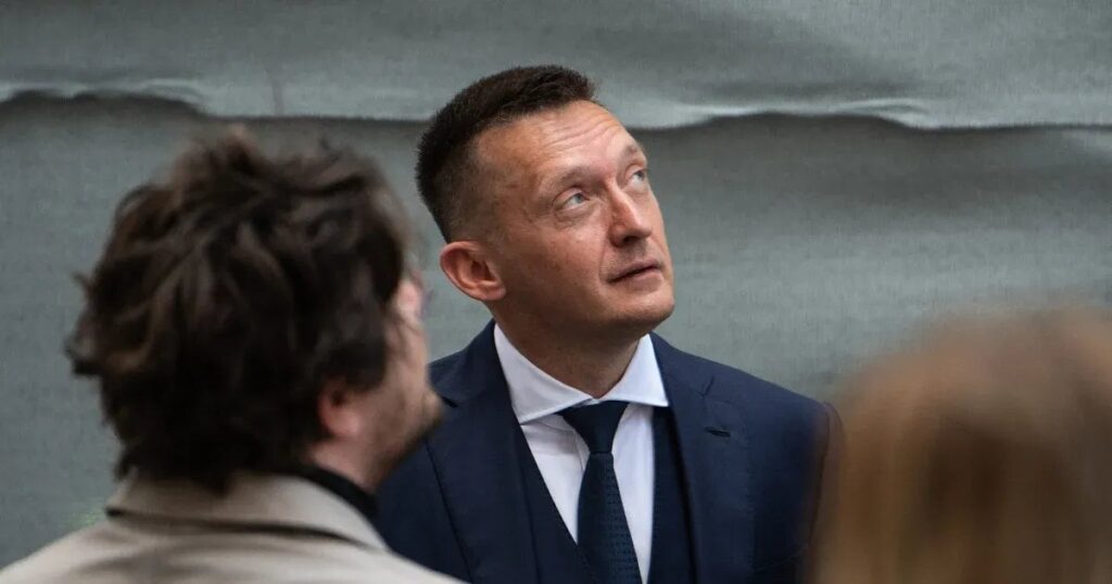 ロガン氏を米国の制裁リストから外したいなら、彼は腐敗していないことを証明しなければならない