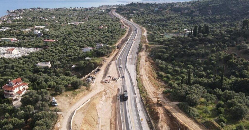 2025 年のプロジェクトの進捗状況: アテネ、テッサロニキ、高速道路の地下鉄延伸