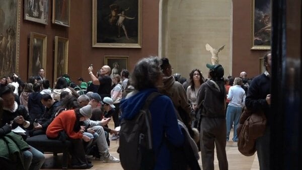 パリのルーブル美術館の大規模な修復計画発表 来年1月からEU域外の入館者は値上げへ 観光客増加、老朽化による水漏れ…